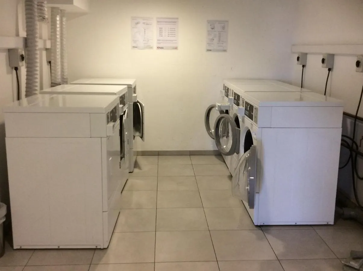 Uc Hall Residence ニコシア アパートホテル